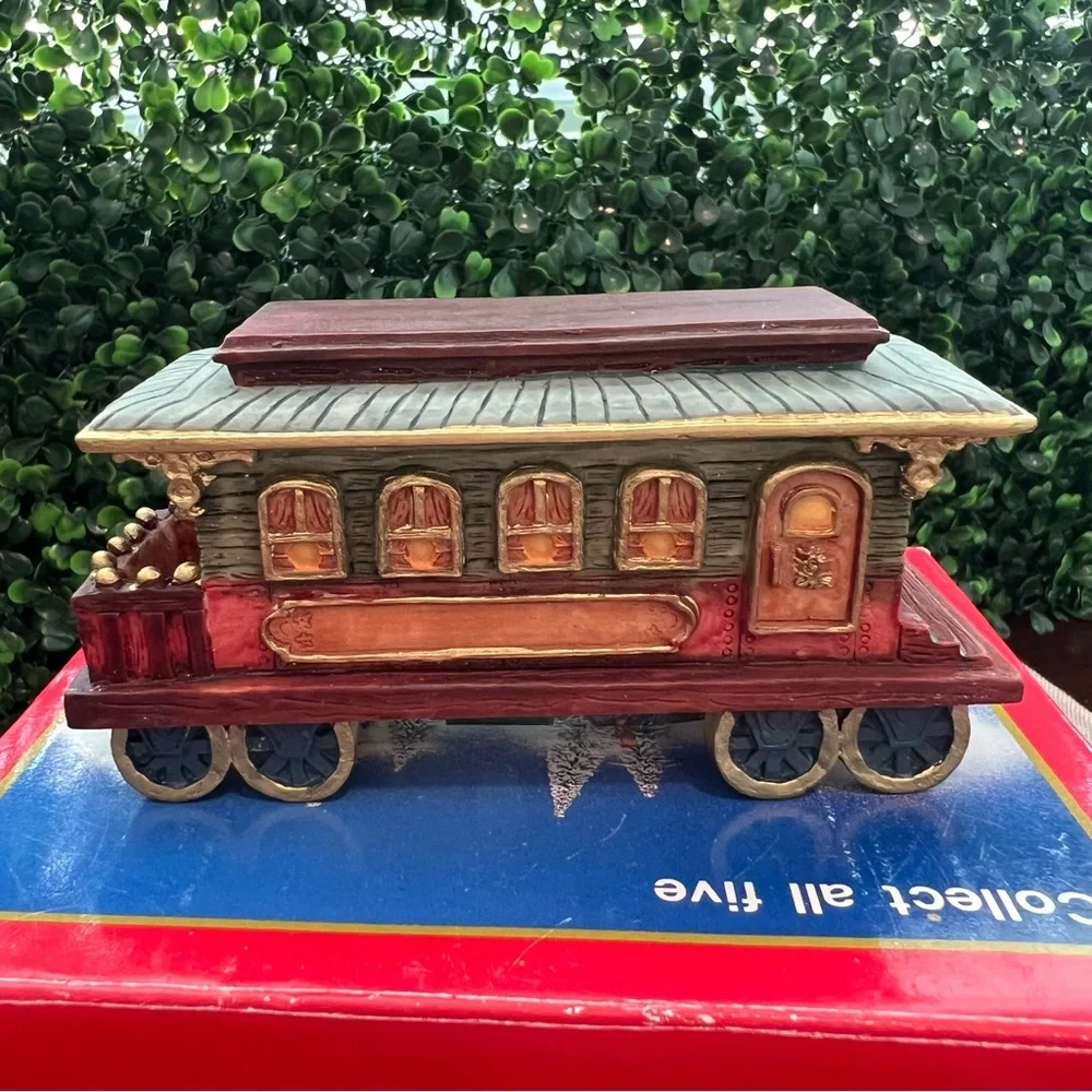 World Bazaars | Holiday | Holiday Santa Express Train Set 5 Of 5 World ...